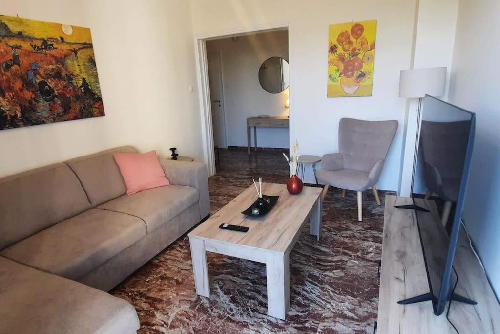 Comfort Apartment In The City Каламата Екстериор снимка